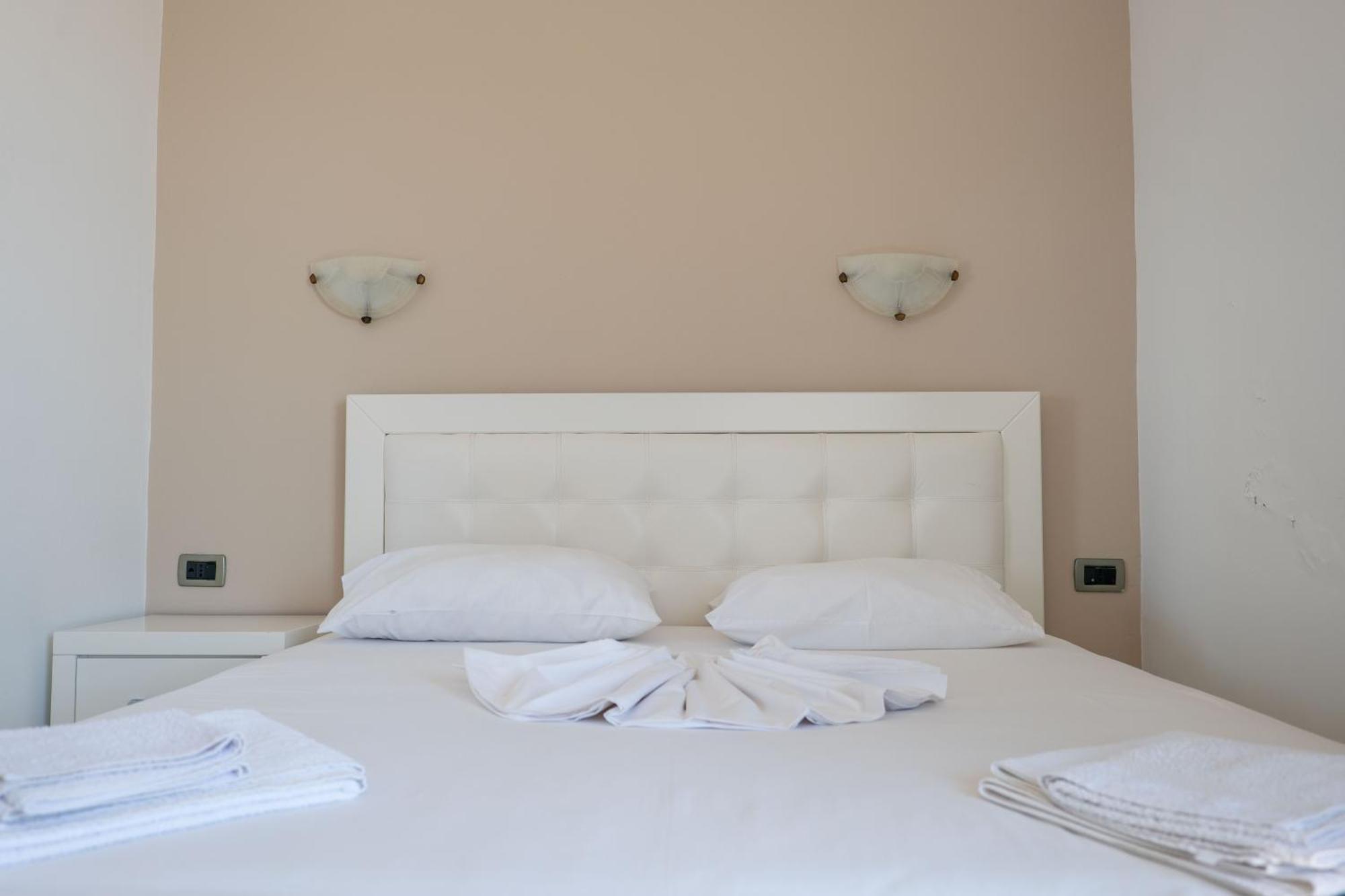 Hotel Kompleks Joni Sarandë Esterno foto