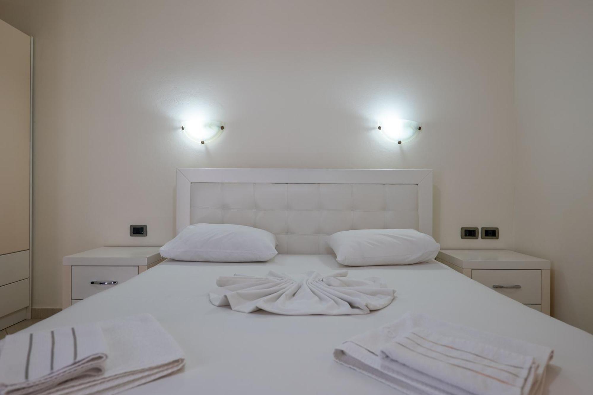 Hotel Kompleks Joni Sarandë Esterno foto